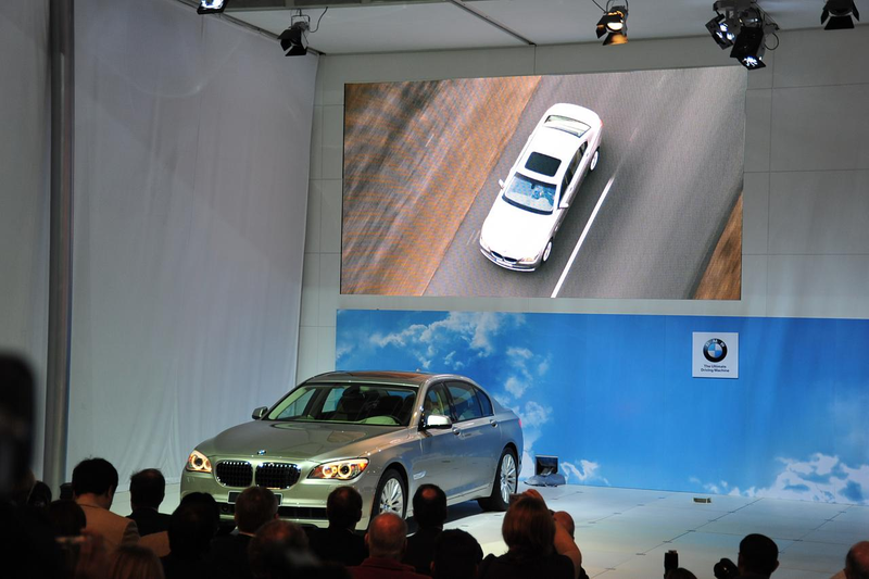 Illustration for article titled 2009 BMW 7-Series, ActiveHybrid Hit LA Show Floor